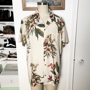 New! Mens AeroPostale short sleeve button down floral printed shirt. Size XL